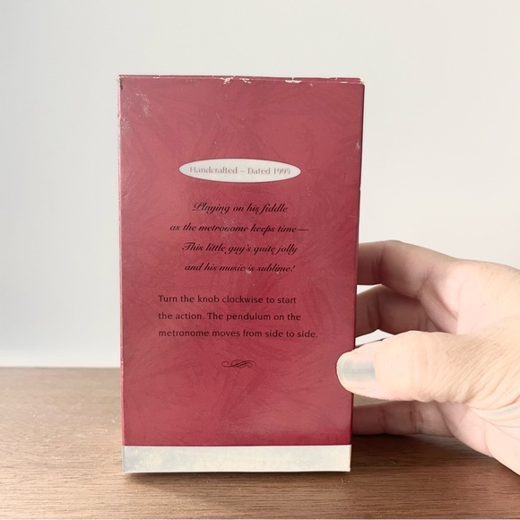 VTG Hallmark Wind Up Violinist Mouse Ornament Music Makes Christmas Merrier” ‘95 - Picture 4 of 8